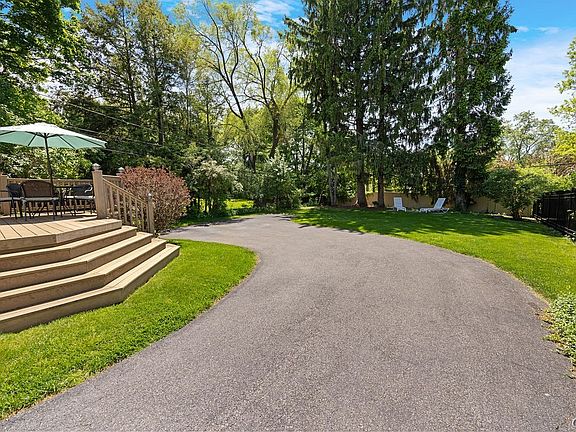 4th image of 216 Standish Dr