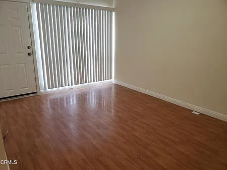10550 1/4 Victory Blvd — Photo 3