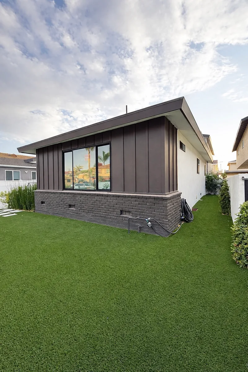 Building Photo - 12527 Cranbrook Ave #1
