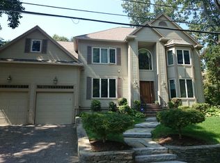 21 Dorcar Rd, Newton, MA 02467