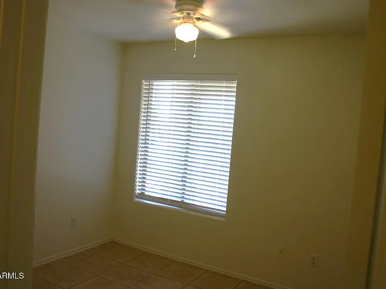 516 E Vogel Ave — Photo 9