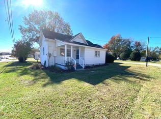 101 W Hickory Ave, Holly Springs, NC 27540
