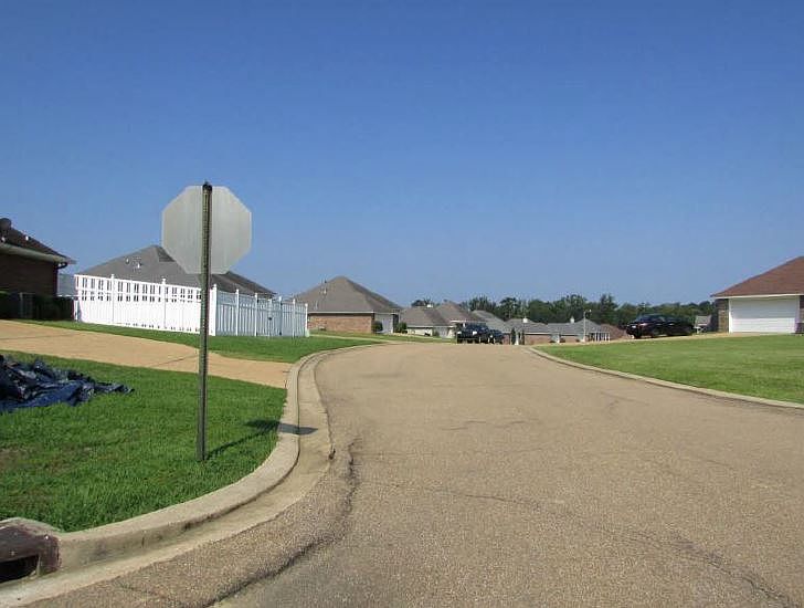 2nd image of 305 Martha Dr
