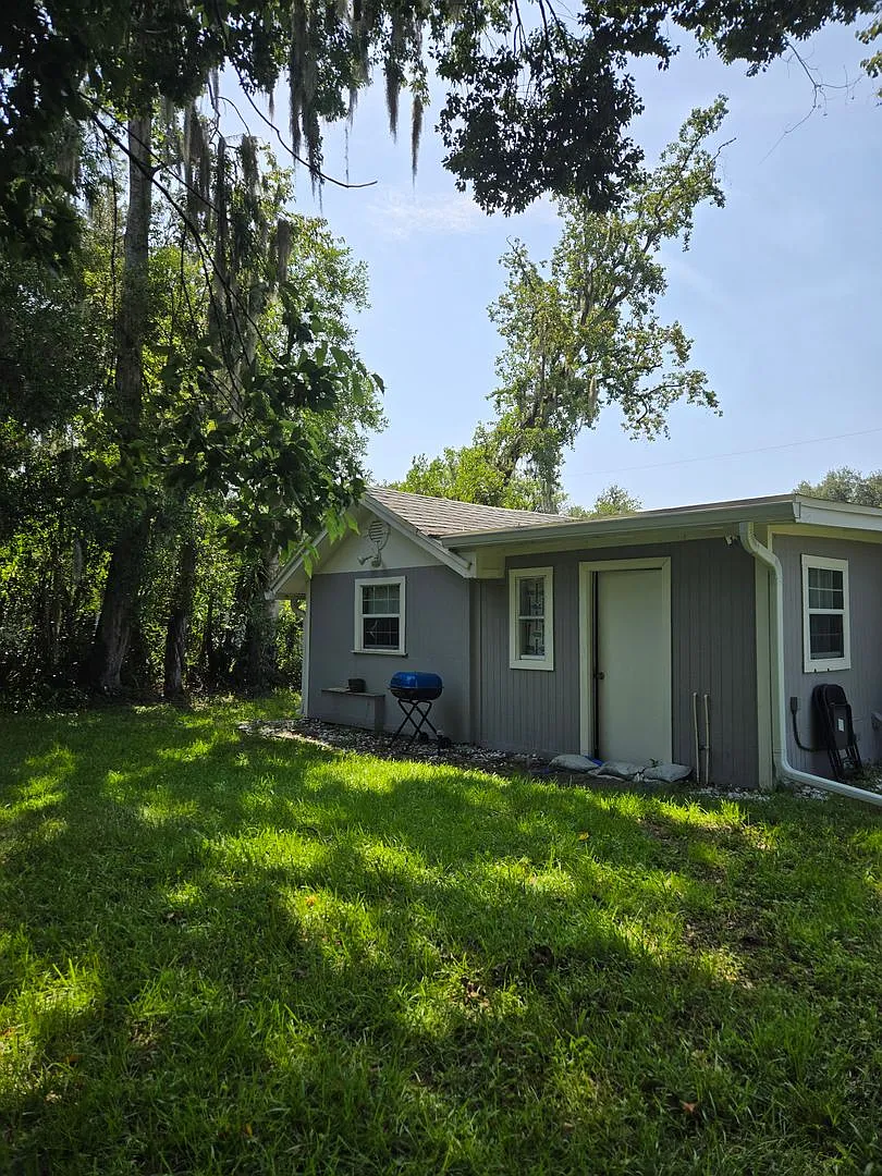 Contemporary Split Floor Plan-Fenced in yard — Photo 3