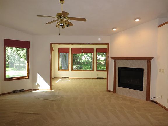 4th image of 641 S Janesville St #1