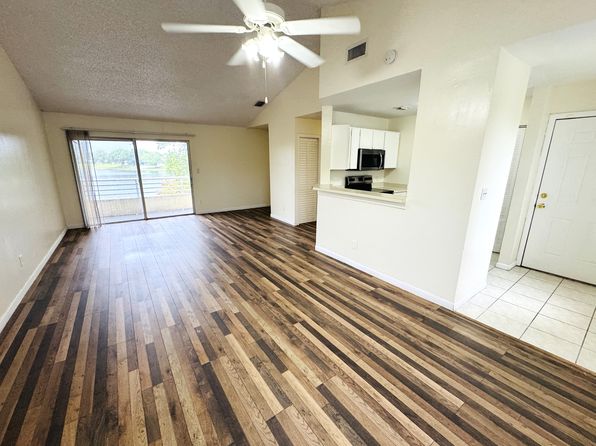 3405 NW 44th St APT 203