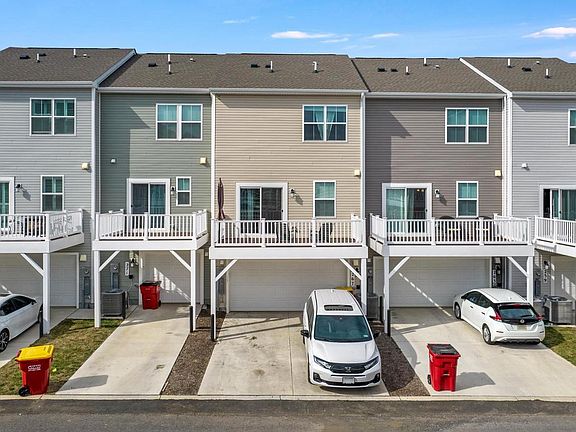 4th image of 267 Sandy Bottom Cir