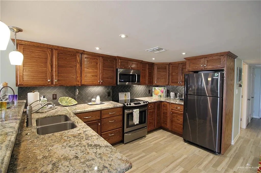 2 bed, 2.0 bath, 929 sqft, $3,050 — Photo 4