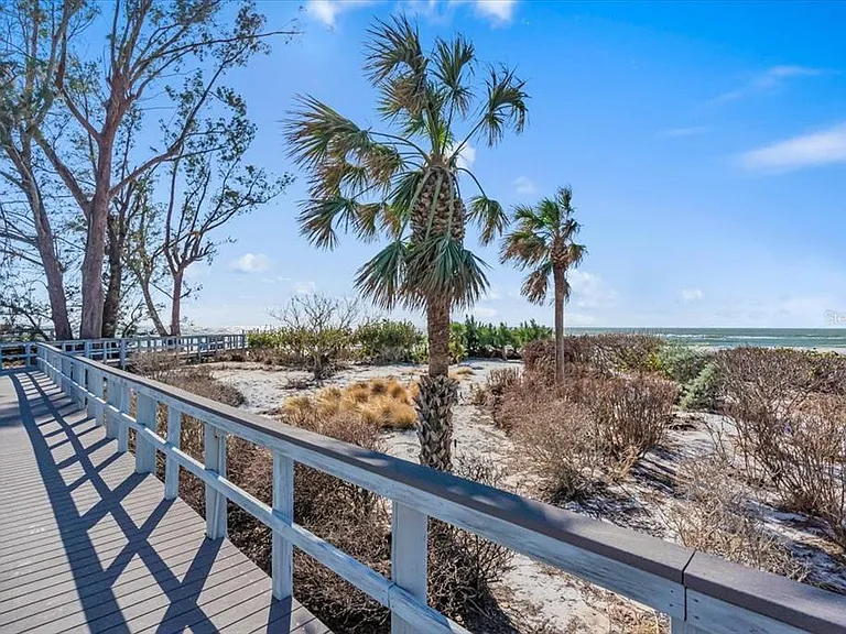 5621 Gulf Of Mexico Dr #102 — Photo 21