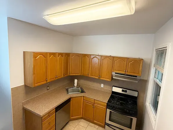1831 25th Rd #2, Astoria, NY 11102