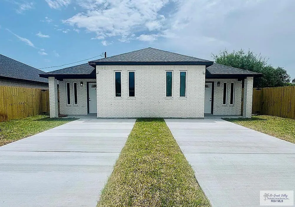3 bed, 2.0 bath, 1050 sqft, $1,640 — Photo 1