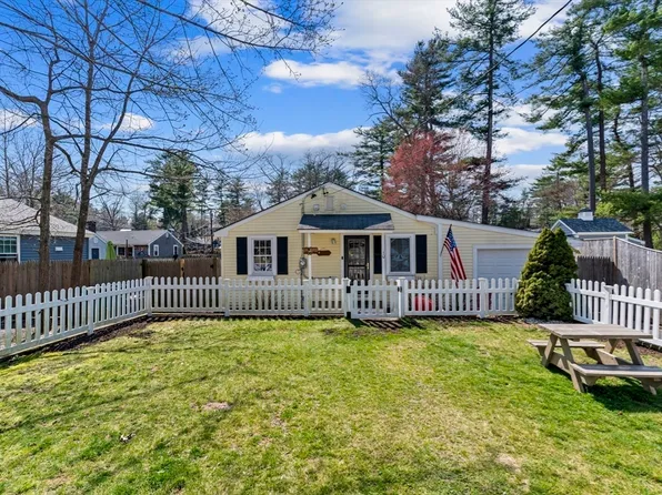 10 Beach Rd, Pembroke, MA 02359