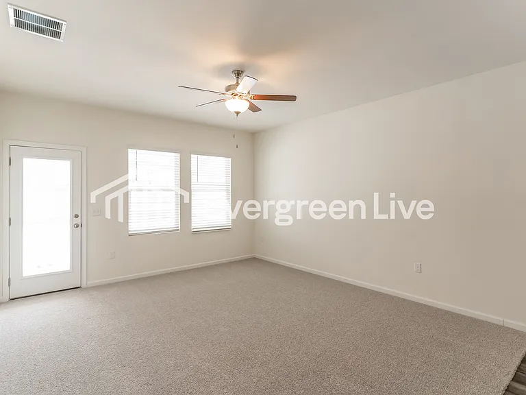 150 Snowdrop Ave — Photo 2
