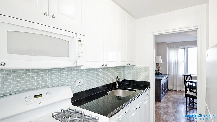 Sold by Moda Realty | media 28