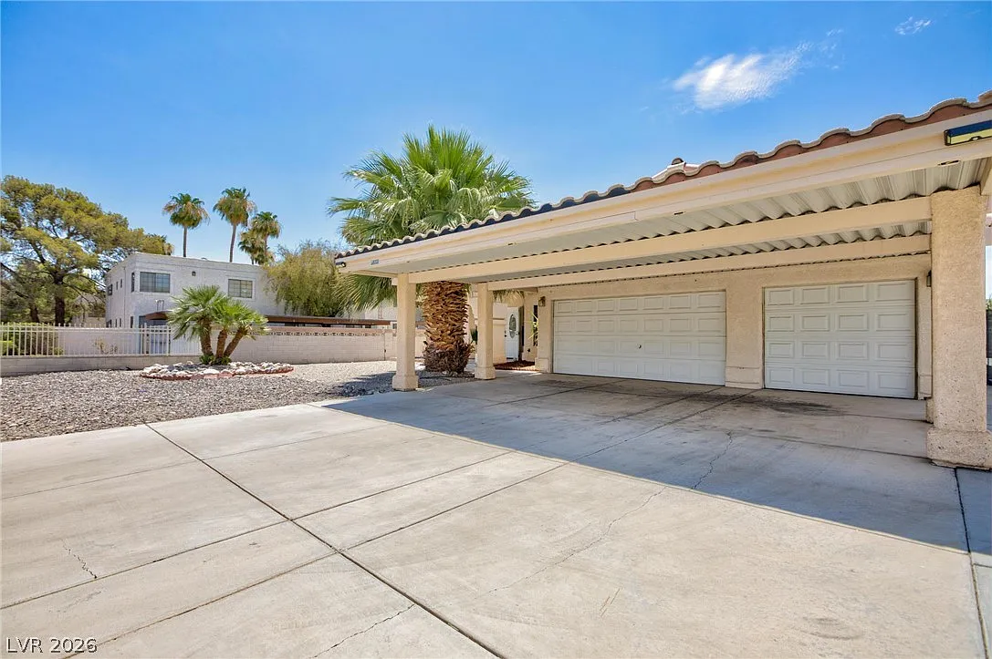 3 bed, 2.0 bath, 1842 sqft, $3,500 — Photo 3