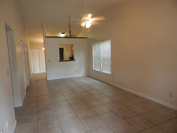 Living room/dining room