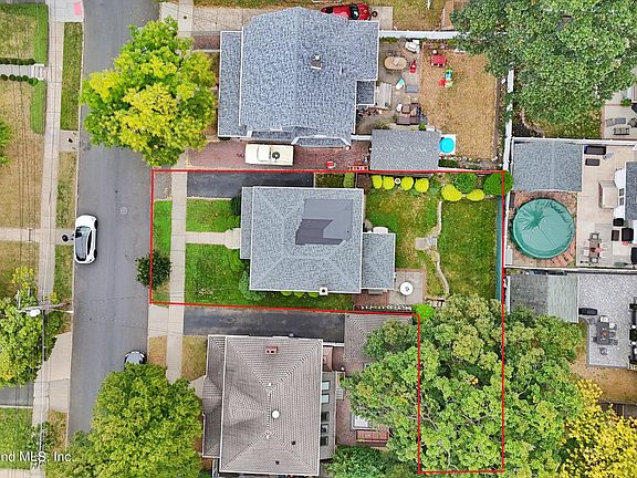 3rd image of 118 Maine Ave