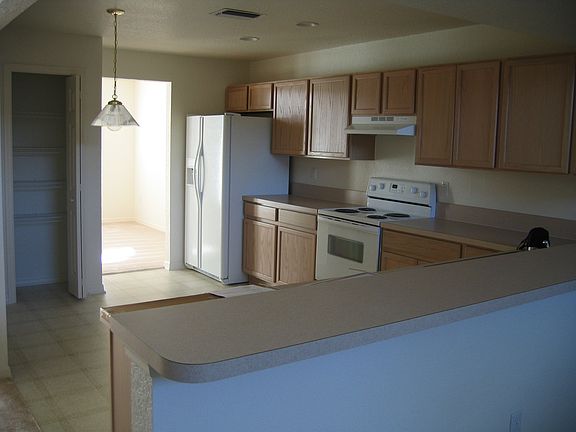 4th image of 424 Sierra Cir