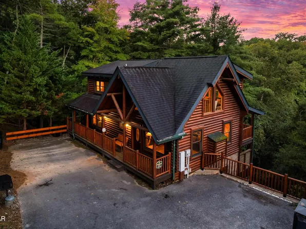 2216 Quiet Valley Way, Sevierville, TN 37862
