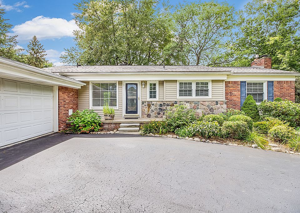 1st image of 2797 Warwick Dr