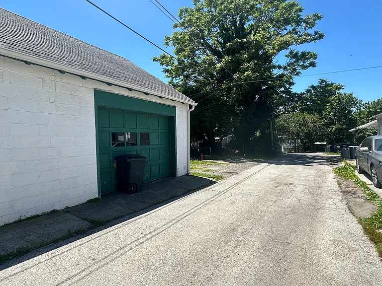 1230 E 12th St — Photo 21