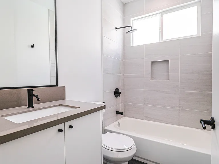 161 S Hoover St #B — Photo 10