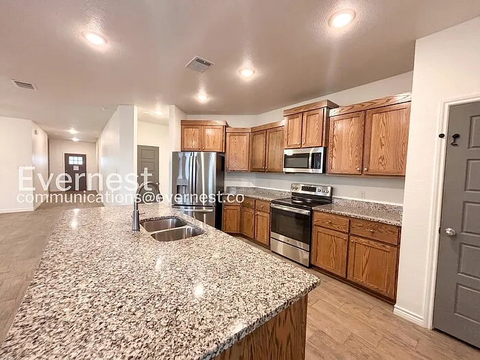 853 Freedom Cir — Photo 3