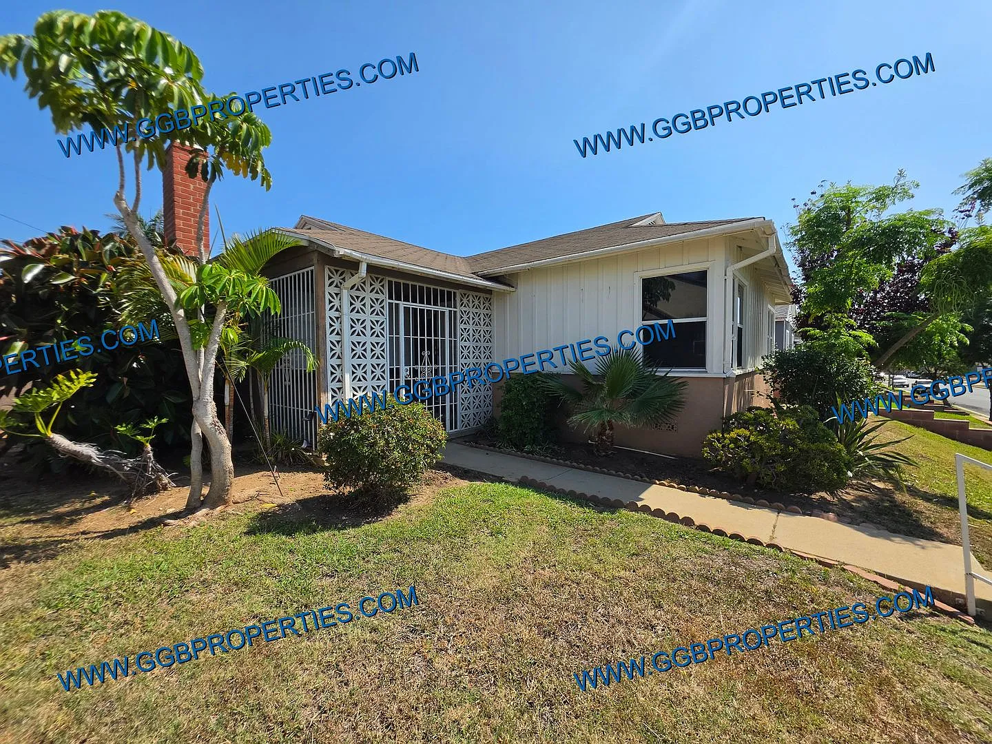 Gorgeous Turnkey 4 BD / 2.5 BA Home in Hawthorne — Photo 2