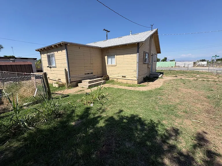 10596 Lewis Dr — Photo 6
