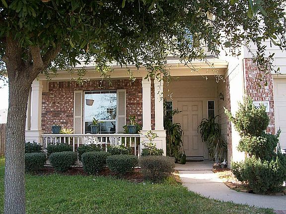 Front w/great curb appeal