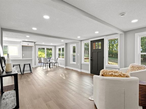 5th image of 6645 N Edison Ave
