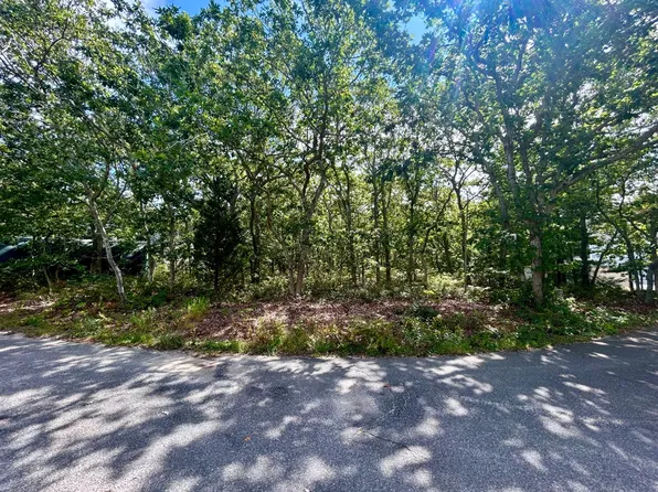 5 Candlemaker Cir, Edgartown, MA 02539