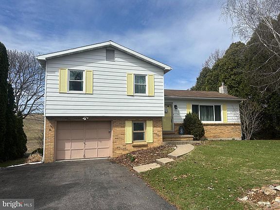 2nd image of 123 Ridge Ave