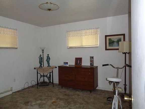5th image of 705 E Tulip Ln