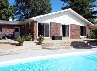 104 Castle Dr, Florissant, MO