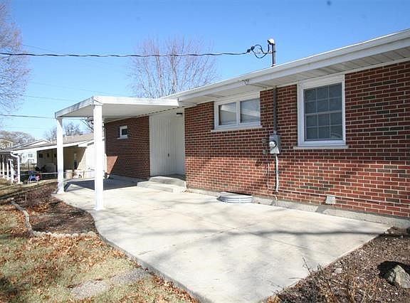 Large Patio perfect for entertaining.