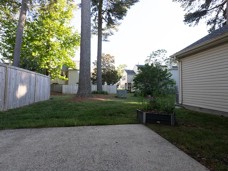 1355 Lake Dr — Photo 28