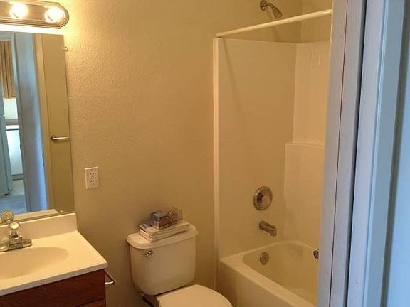 5th image of 9 Mariposa Ave APT D