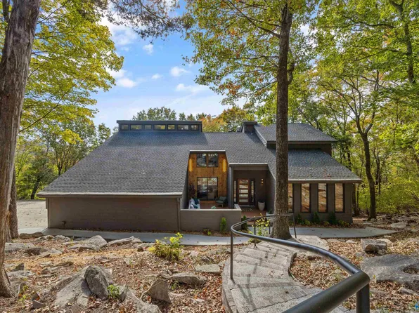 1320 Chandler Rd SE, Huntsville, AL 35801