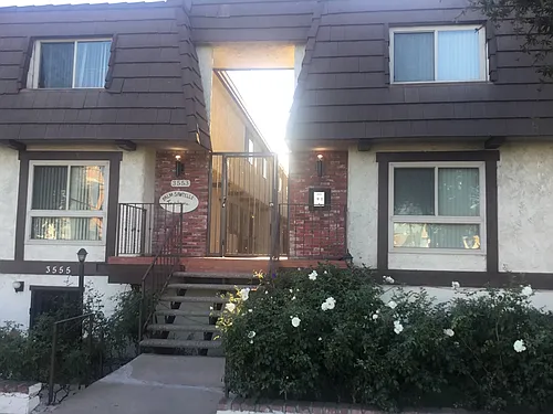 COMPLETELY REMODELED TOWNHOUSE FOR RENT Photo 1