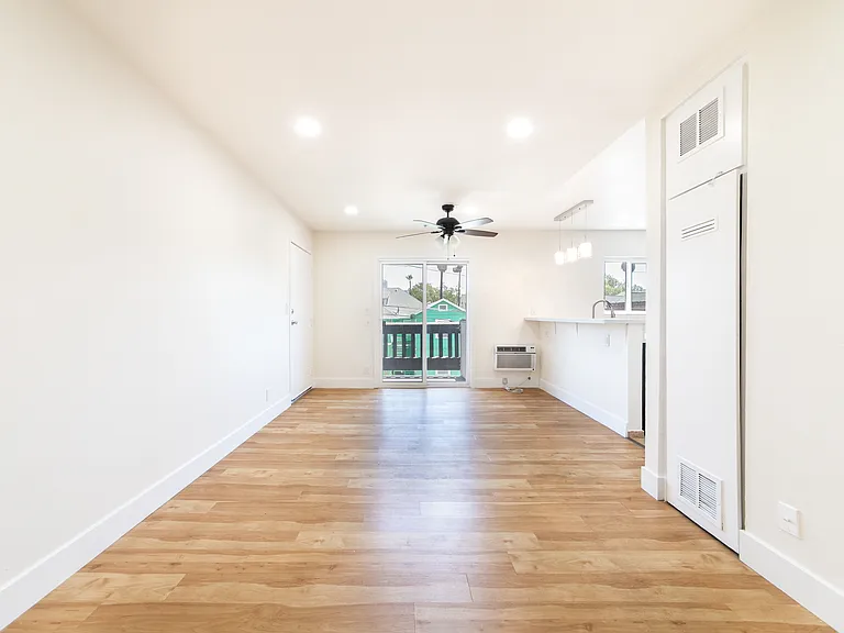 1138 S Grand View St #306 — Photo 7