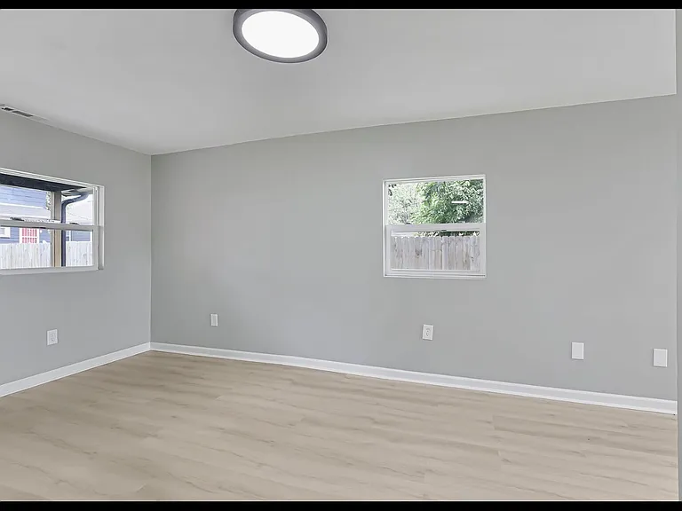1341 Genessee Ave — Photo 3