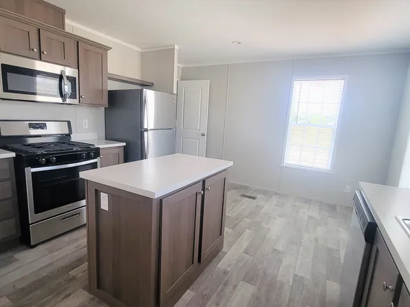 537 Iowa St #537, Belleville, MI 48111