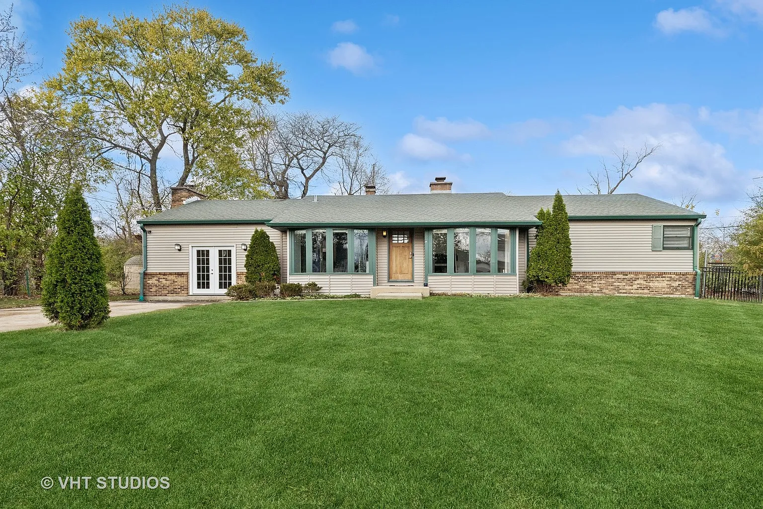 905 Jenkisson Ave photo 1