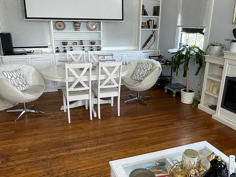 7718 Maple St — Photo 3