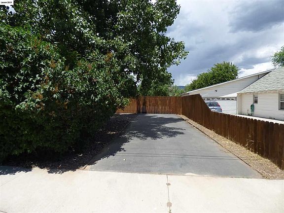 2nd image of 1919 1st St