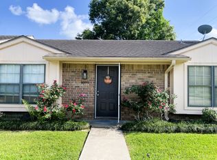 1099 Sunmeadow Dr, Beaumont, TX 77706