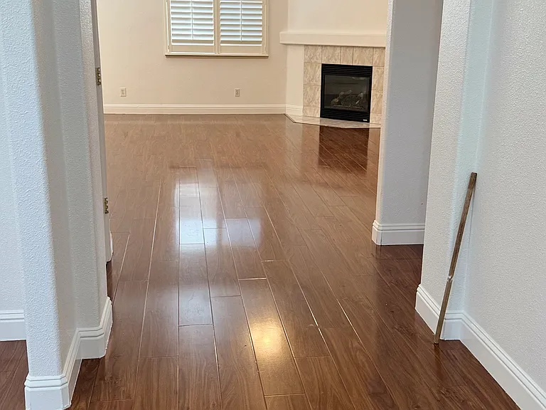 1562 Berkshire Dr — Photo 2