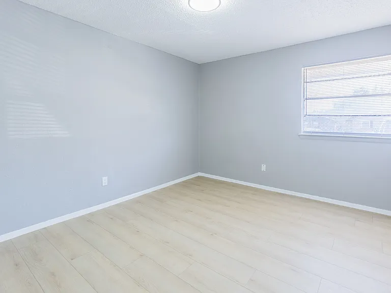 Maplewood Apartments — Photo 18
