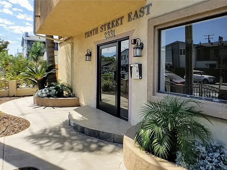 2 bed, $2,400 — Photo 1